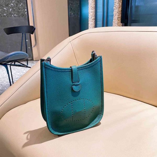 

2021 open pocket soft handle korean black sewing solid magnetic buckle bucket bag