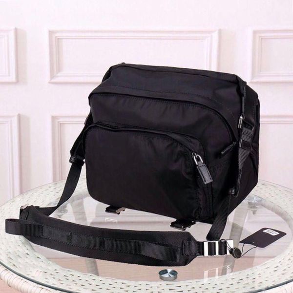 

dicky0750 wholesale classic men's waterproof chest bag wild messenger shoulder bag fashion multifunctional storage square storage mobil