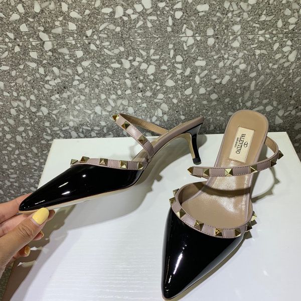

2021 women luxury designer beach slippers summer fashion womens flip flops leather lady slipper metal high heels woman shoes flat ladies sli, Black