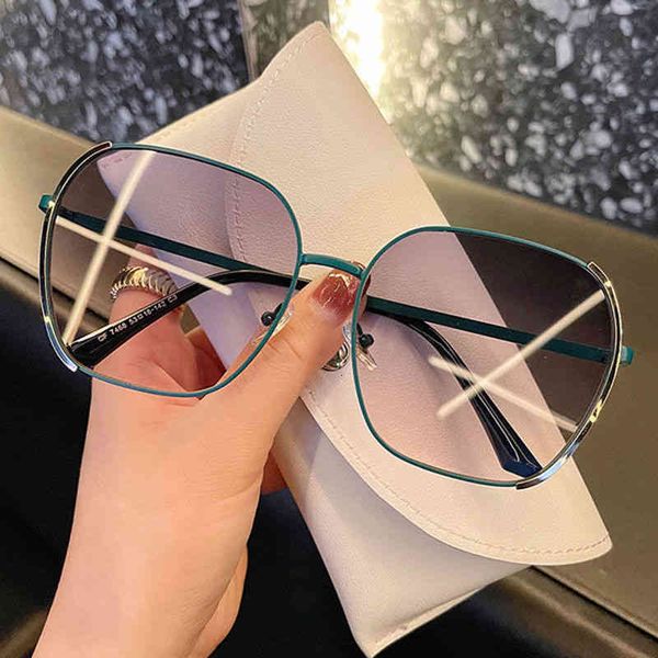 

fashion glasses, high-grade sunglasses, women's korean version, net red, the same domineering social big face is thin, White;black