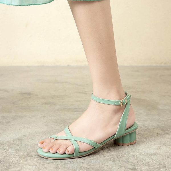

sandals the summer sandal covers toe cross buckle coarse heel date beach woman shoes 4 cm, Black