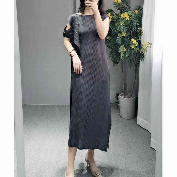 

dress sellinfg miyake fashion fold sleeveless solid o-neck straight, Black;gray