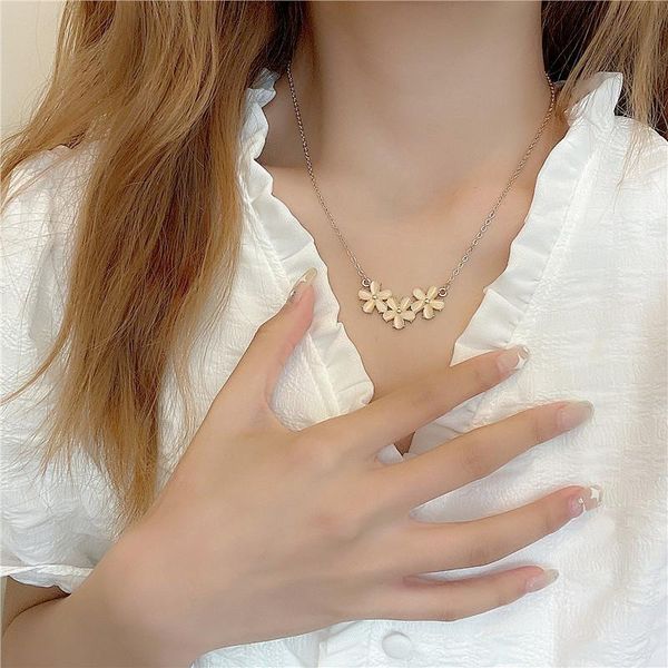 

chokers 2021 collarbone chain flower necklace decorative, Golden;silver