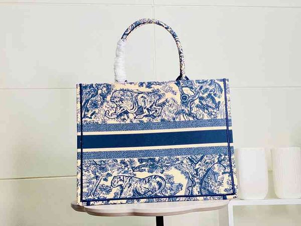 

large women's 2022 shopping bag high fashion embroidery printing hand lady shoulder luxury designer book tote dustproof packaging