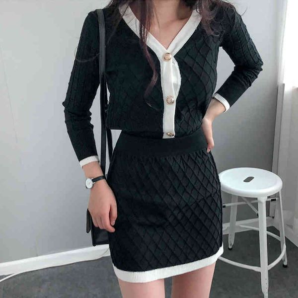 

women luxury designer long sleeve v neck buttons + short skirt geometric jacquard black knitting 2pc suit two piece set 210522, White