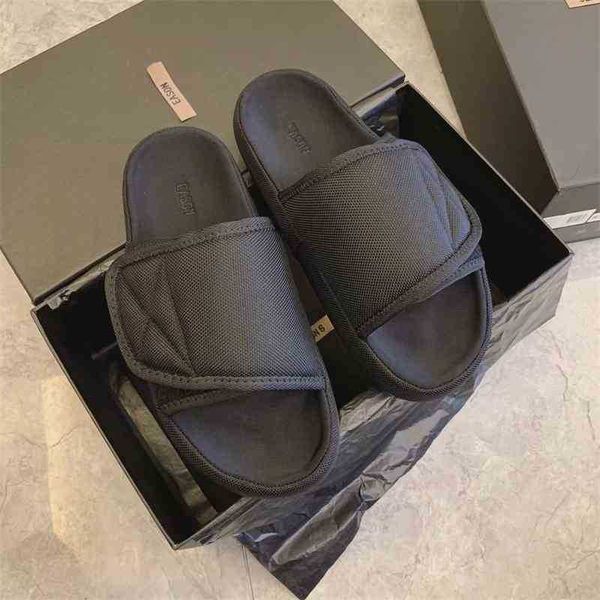 

british couple coconut shoes bread women 2021 summer new thick bottomed slippers beach men, Black