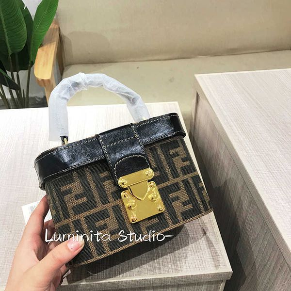 

new f cosmetic bag in early spring of 2021 handbag zly