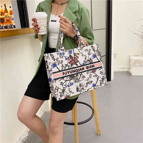 

2022 factory wholesale new model student portable small female trend ins red single shoulder back foreign style large capacity bag, Black;red