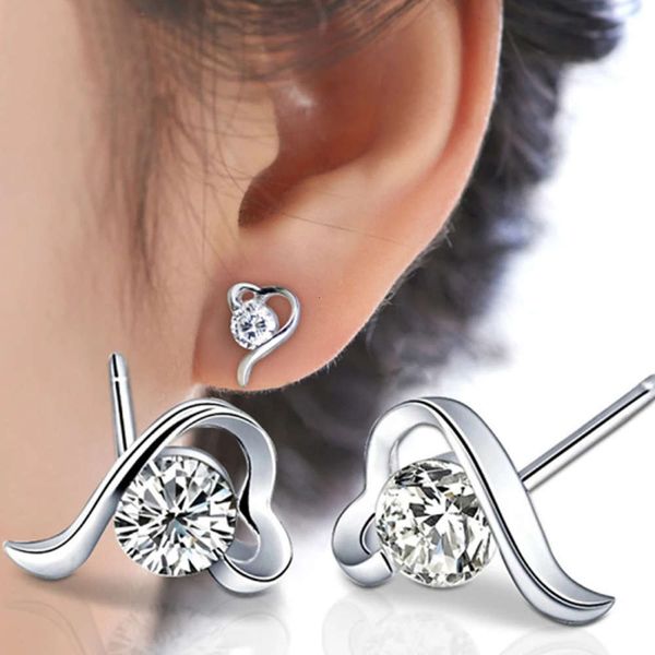 

classic fashion earrings love heart-shaped earrings sight
