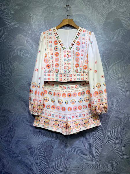 

spring 2021 new women's resort nail, diamond, v-neck, multi-buckle print jacket and shorts set, White