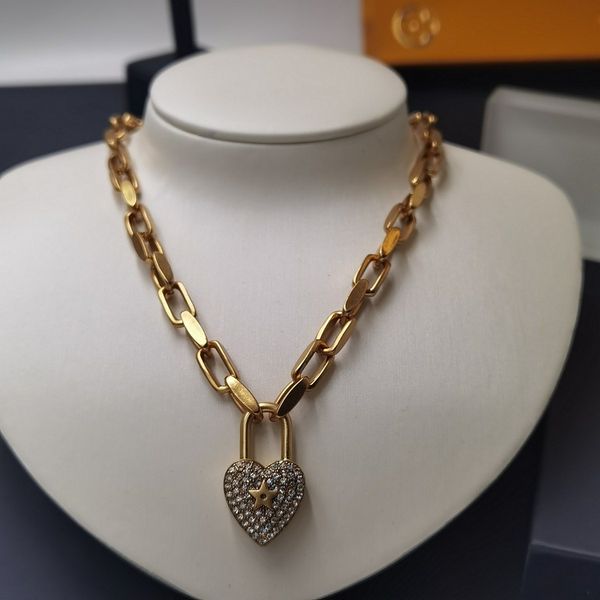 

designer jewelry 2021 new clavicle chain love full diamond necklace bracelet fashion temperament, Silver