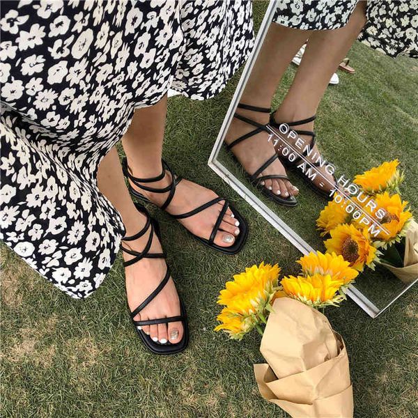 

women flat sandals lace up sandals 2021 summer new brand square toe crisscross frenulum design gladiator shoes k78, Black