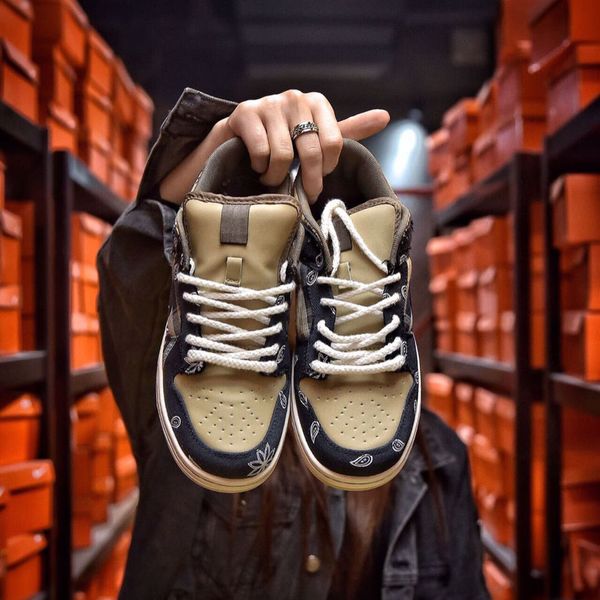 

travis scotts sb dunk chunky dunky sean cliver running shoes strangelove sports men women safari skateboards sashiko size 36-46 with half