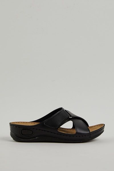 

slippers studs detailed fill floor, Black