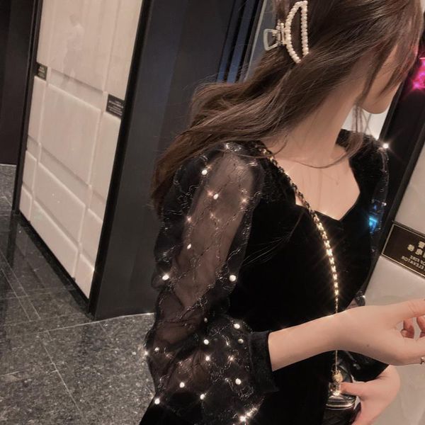 

women's polos 2021 autumn and winter temperament waist-controlled french high-end western style sequined black hepburn velvet dress, White