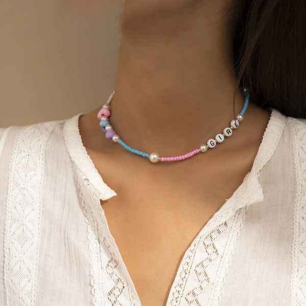 Collana girocollo di perle d'imitazione bohémien per donna Kpop simpatiche lettere di perline dolci catena collo gioielli ragazza accessori da spiaggia regalo