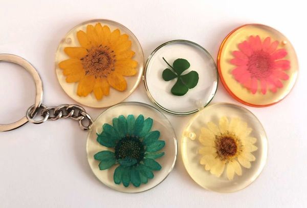 

10 pcs fashion keychain real four leaf clover sun flower jewelry, Slivery;golden