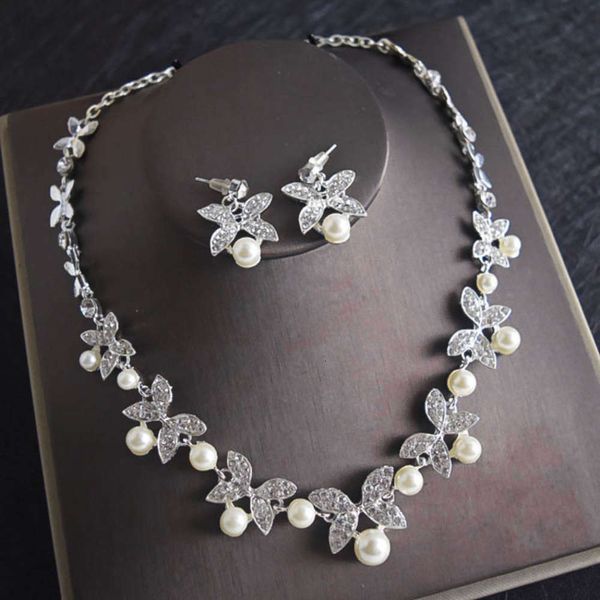 

bridal pearl clover necklace earrings 2-piece studio accessories, Black