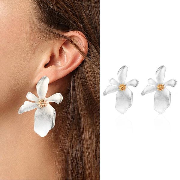 

stud white flower shape earrings for women party wedding m8694, Golden;silver