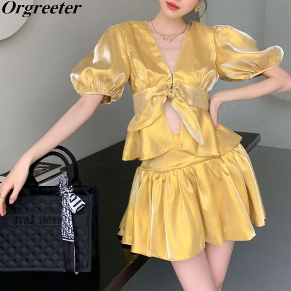 

temperament ladies satin shirt 2 piece set women summer puff sleeve v-neck lace-up cropped and pleated mini skirts suits 210525, White