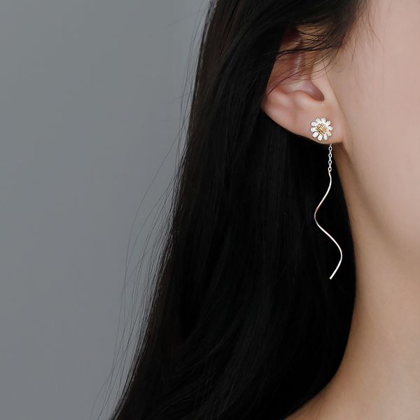 Orecchini con nappa con fili per orecchie eleganti in argento sterling 925 con piccola margherita da donna 2021 alla moda