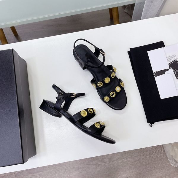 

2021 designer fashion design flat sandals, metal buttons jewelry, leather material, exquisite technology, highlight the essence of luxury, p, Black