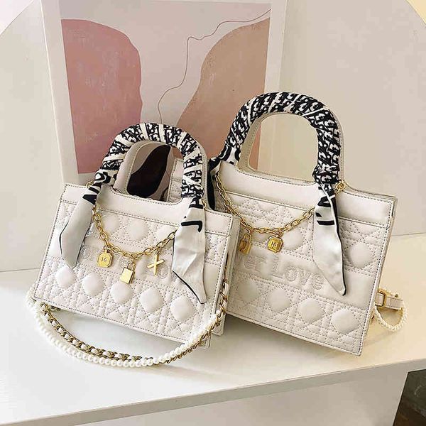 

2022 factory wholesale new bag summer foreign style women's fashion chain messenger portable rhombic lattice embroidered letter small s