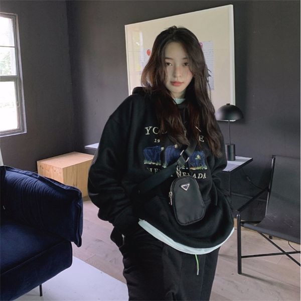 

2021 autumn and winter new korean version loose plush thickened embroidery cartoon three bears hooded sweater women's fashion, Black