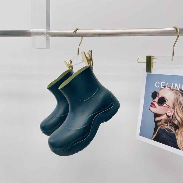 

puddle is a biodegradable rubber and ankle rain boot one-piece sculpted shoe with platform sole height of 5.5 cm waterproof size 35-39, Black