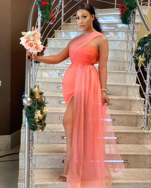 

plus size aso ebi bridesmaid dresses sweetheart one shoudler prom party bride gowns with tulle flutter side split long maid of honor for wed, White;pink