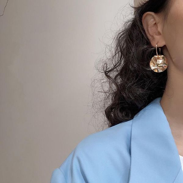 

stud temperament korean personality versatile metal twisted disc round network trend same earrings female, Golden;silver