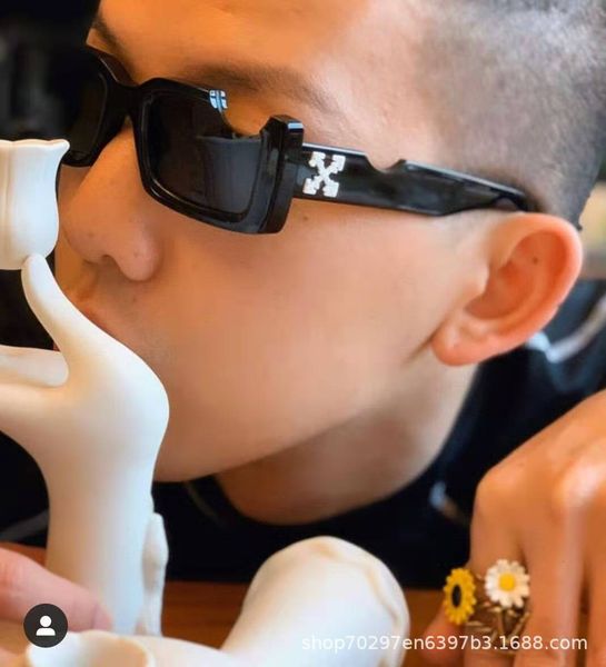 

off new ow40006u broken hole sunglasses with red grass on each net, White;black