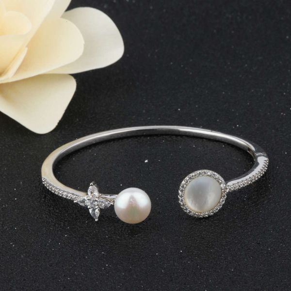 

apm zxy female oyster freshwater pearl bracelet micro inlaid diamond clover lucky bracelet, Black