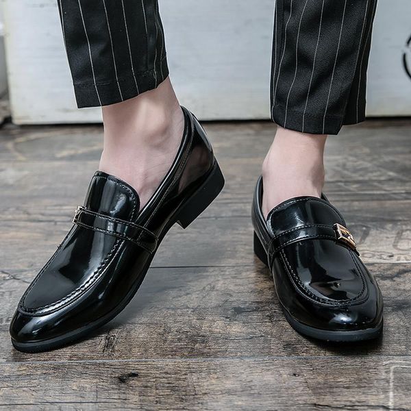 Italienische Designer-Mode für Männer, flache Schuhe, Metallknopf, Slipper, Slip-on, Friseur, lässig, schwarze Herrenschuhe, große Größe: US6,5–US10