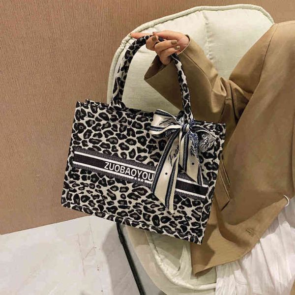 

80% off shop clearance net red hand women's 2022 new retro one shoulder tote bag fashion versatile commuter shopping bag