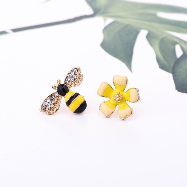

925 silver needle korean version personality asymmetry bee flower earrings simple versatile earrings female, Golden