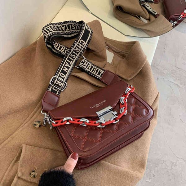 

2022 factory wholesale autumn and winter texture women's new korean lingge chain messenger bag fashion net red versatile small square b