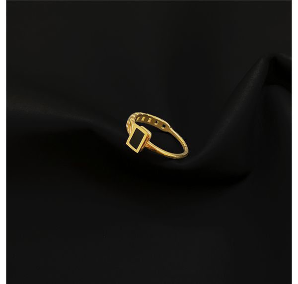 

personalized black small square wmen's party banquet 18k titanium rings platedding asymmetric chain men's and woed ring, Slivery;golden