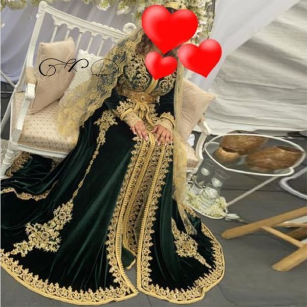 Модные темно-зеленые бархатные марокканские кафтан Вечерние платья с V-образным вырезом и длинными рукавами Приемные платья Золотые кружевные аппликации Бисероплетение Дубай Саудовская Аравия Абая Платье выпускного вечера