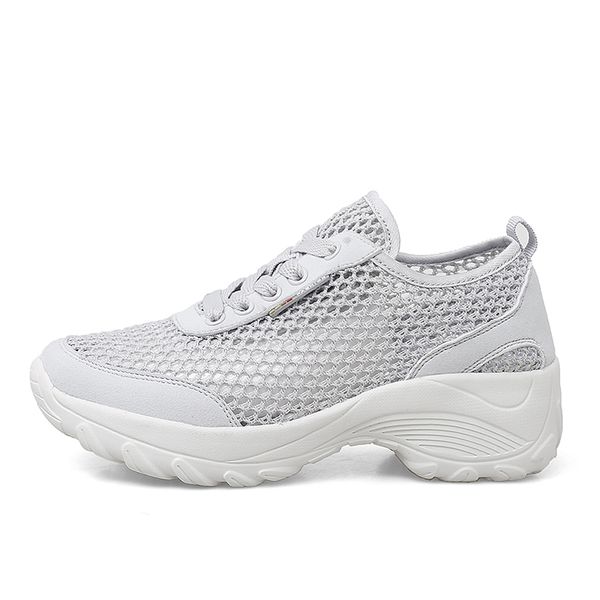 

2021 designer running shoes for women white grey purple pink black fashion mens trainers outdoor sports sneakers size 35-42 ws, White;red