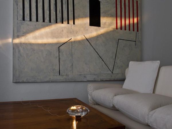 

table lamps transparent crystal lamp, egg-shaped light transmission, projection, interior decoration lighting pography.