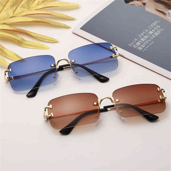 

80% off wholesale new sunglasses trend square men's and women's sunglasses business pc metal glasses, White;black