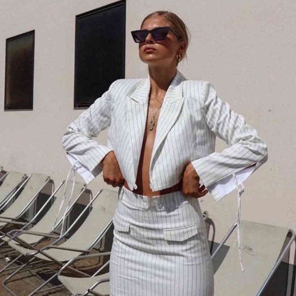 Kadınlar Trendy Çizgili Baskılı 2 Parça Takım Elbise Ceket Tops Ince Mini Etek Streetwear Seksi Zarif Blazer ve Etek Seti Renk Beyaz 210412