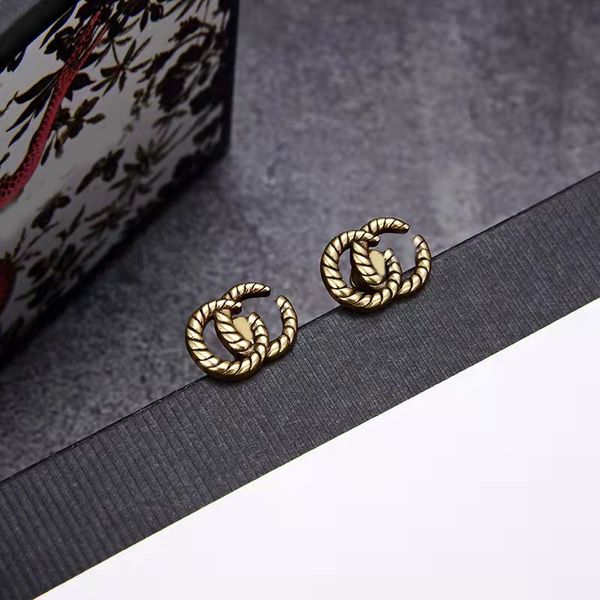 

2021 new fashion simple earrings ladies retro twisted letters brand designer earrings, Golden;silver