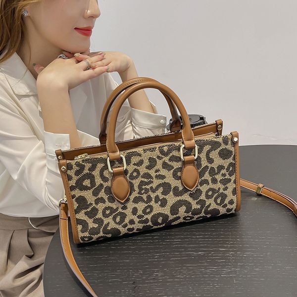 

new handbags autumn winter 2021 trend women's bag ins minority messenger fashion versatile portable tote factory direct sale