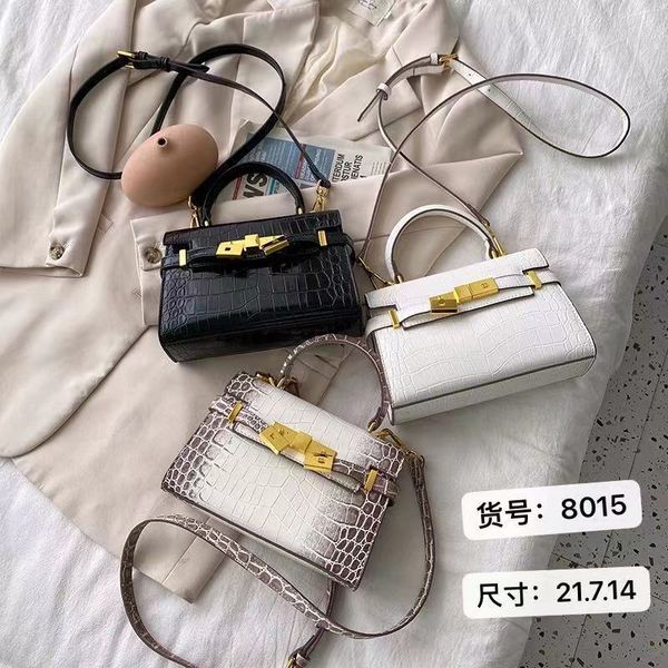 

women's 2021 summer fashion elegant and generous hand goddess texture messenger bag