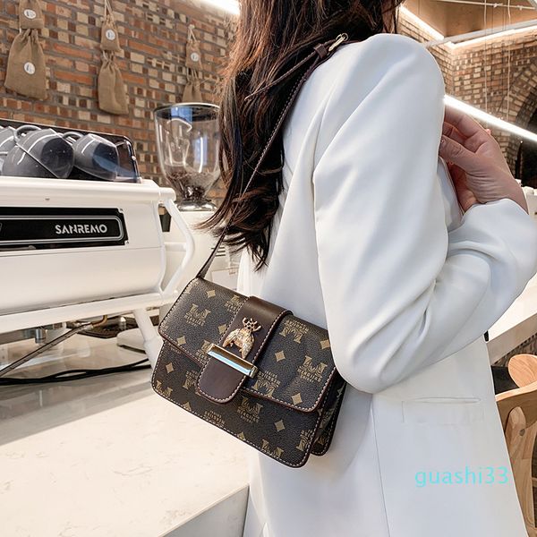 

old flower letter fashion little bee one shoulder messenger bag korean printed small square bag
