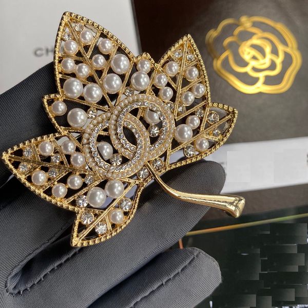 

luxury letter c brooch designer diamond men and women brand top, Gray