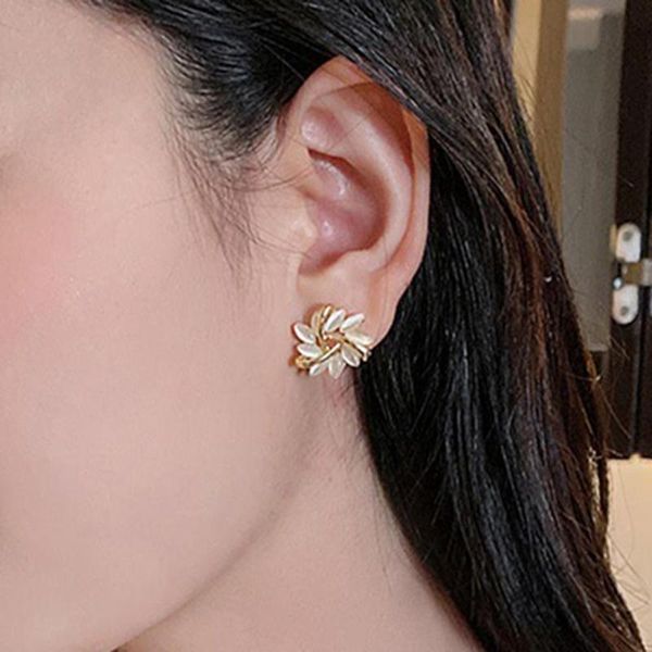 

stud all-matched 1 pair chic flower shape earrings alloy ear studs round jewelry accessory, Golden;silver
