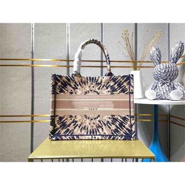 

women luxurys designers bags 2021 old flower embroidered wild animal print pattern canvas shoppin designer handbag handbags totes crossbody